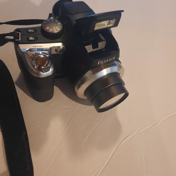 Fuji FinePix S8100fd Compact Digital Bridge Camera 10MP 27-86mm 18x Zoom Lens - Picture 6 of 14